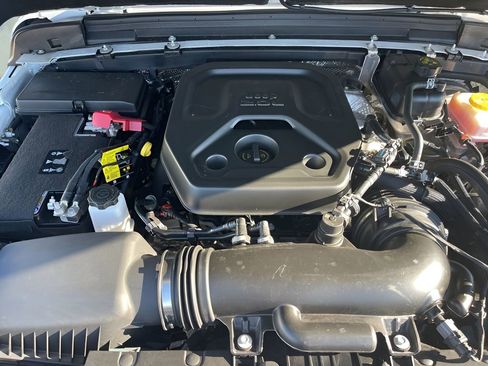 Used 2025 Jeep Wrangler Unlimited Rubicon AWD/4WD image 30