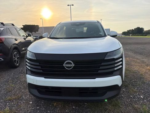 Used 2025 Nissan Kicks SV FWD image 5
