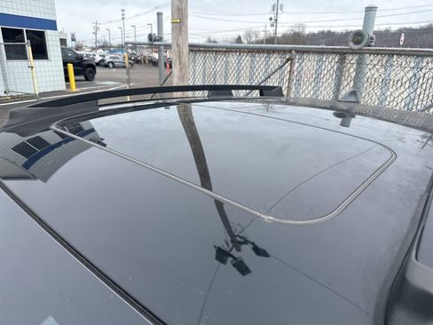 Used 2024 Subaru Crosstrek 2.0i Premium image 3