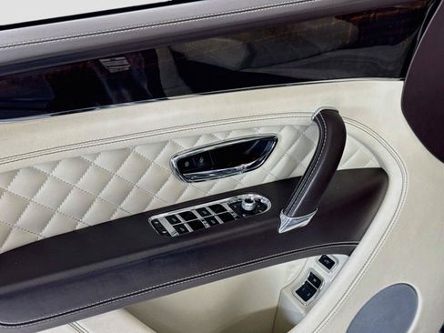 Used 2019 Bentley Bentayga AWD/4WD image 13