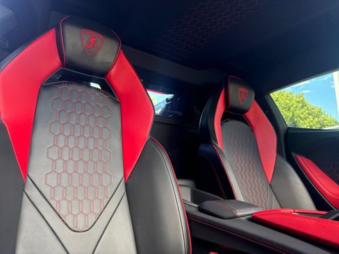 Used 2024 Lamborghini Revuelto AWD/4WD image 16