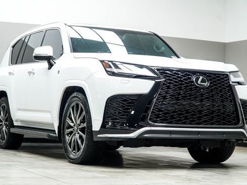 Used 2023 Lexus LX 600 F Sport w/ Accessory Package (Z1) AWD/4WD image 4