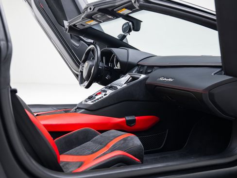 Used 2015 Lamborghini Aventador LP 700-4 image 33