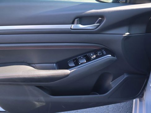 Used 2023 Nissan Altima 2.5 SR image 16