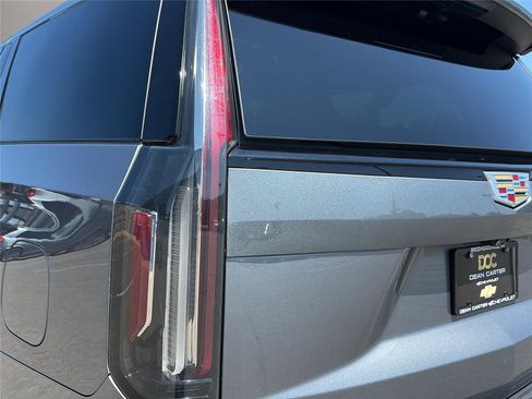Used 2022 Cadillac Escalade ESV Sport AWD/4WD image 46