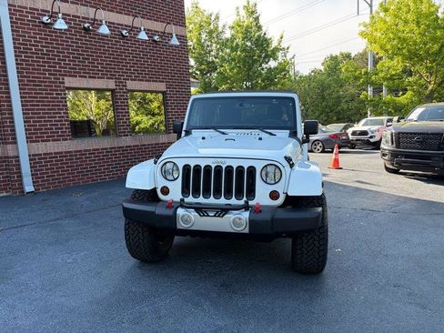 Used 2014 Jeep Wrangler Unlimited Sahara w/ Connectivity Group AWD/4WD image 4