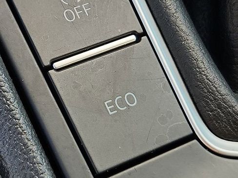 Used 2024 Volkswagen Jetta SE image 25