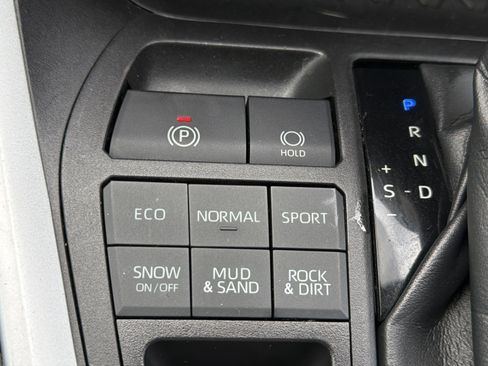 Used 2022 Toyota RAV4 LE w/ Carpet Mat Package (TMS) AWD/4WD image 32