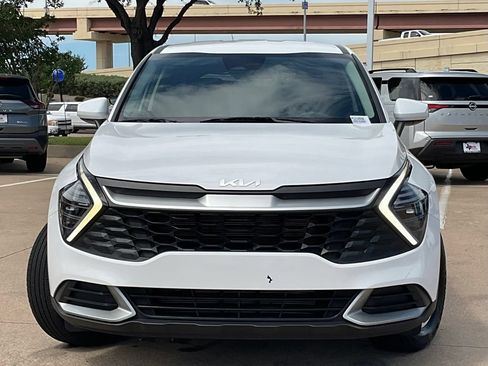 Used 2025 Kia Sportage LX FWD image 2