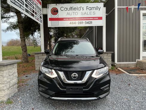Used 2020 Nissan Rogue SV image 2