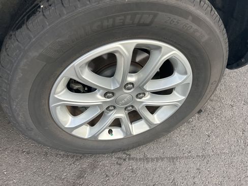 Used 2021 Jeep Grand Cherokee Laredo X image 16