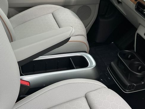 New 2025 Volkswagen ID. Buzz 1st Edition image 11