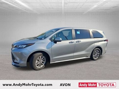 Used 2022 Toyota Sienna XLE AWD/4WD image 4