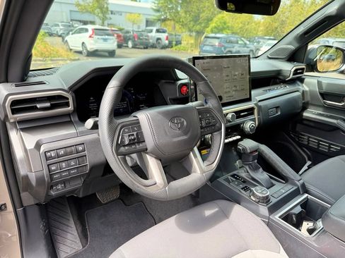 Used 2026 Toyota Tacoma TRD Off-Road w/ TRD Off Road Upgrade Package AWD/4WD image 13
