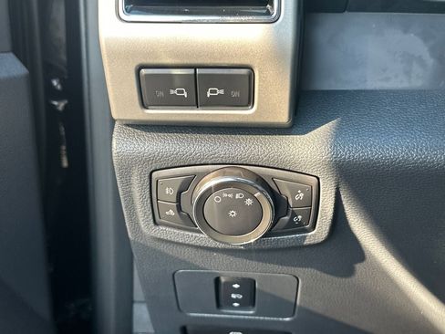 Certified 2022 Ford F250 Lariat w/ Black Appearance Package image 34