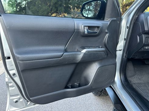 Used 2023 Toyota Tacoma TRD Sport Double Cab 5' Bed V6 image 9