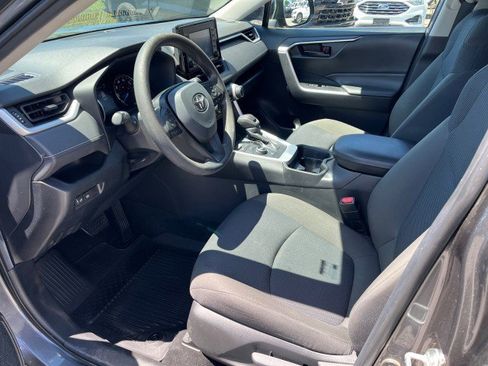 Used 2021 Toyota RAV4 LE AWD/4WD image 13