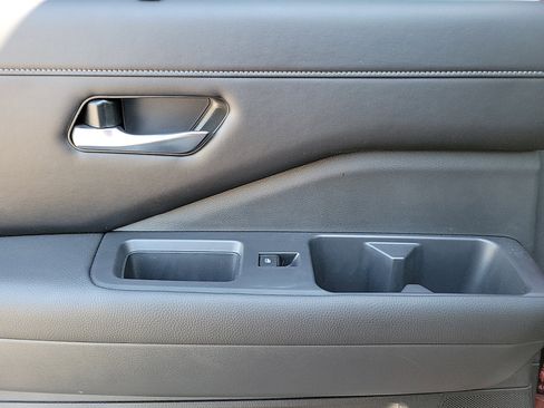 Used 2023 Nissan Pathfinder SL image 12