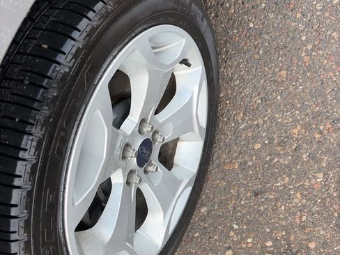 Used 2010 Ford Taurus SEL image 10