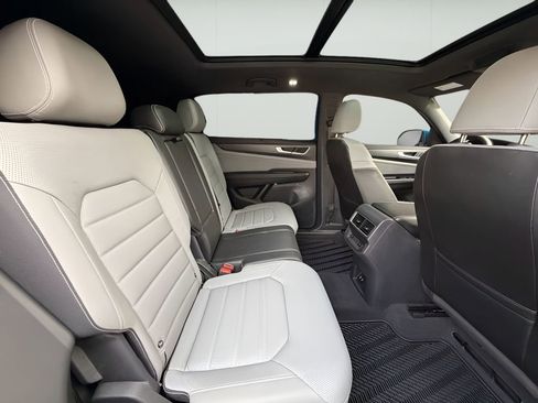 Used 2024 Volkswagen Atlas Cross Sport SEL R-Line image 20