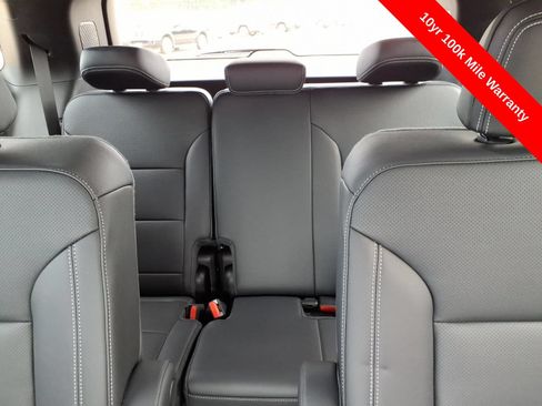 New 2026 Chevrolet Traverse LT w/ Sun and Wheel Package FWD image 19