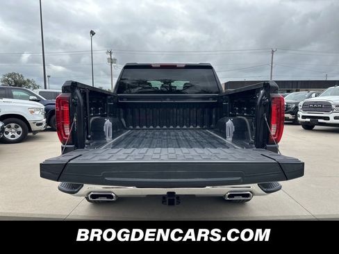 Used 2024 GMC Sierra 1500 SLT w/ SLT Premium Package AWD/4WD image 9