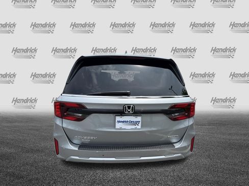 Used 2025 Honda Odyssey Touring image 9