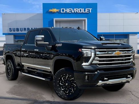 Used 2024 Chevrolet Silverado 2500 High Country AWD/4WD image 2