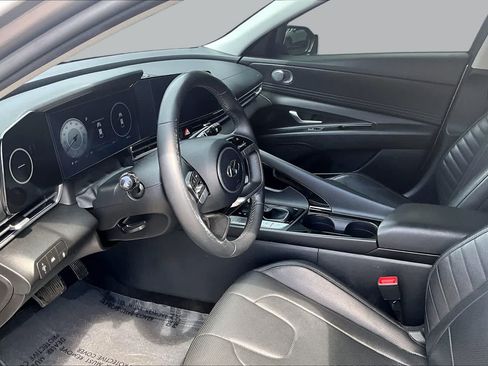 Used 2023 Hyundai Elantra Limited FWD image 18