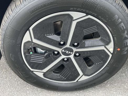 New 2026 Kia Niro EX image 5