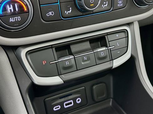 Used 2023 GMC Terrain SLT image 22