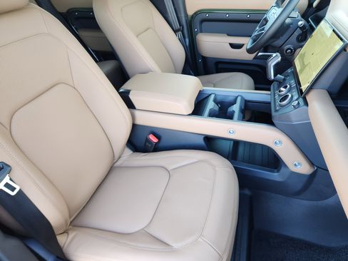 New 2026 Land Rover Defender 110 X-Dynamic SE image 13