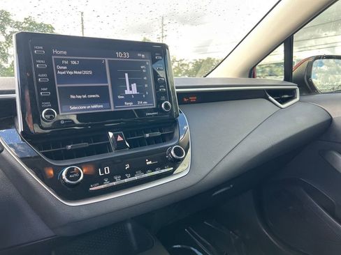 Used 2021 Toyota Corolla LE image 11