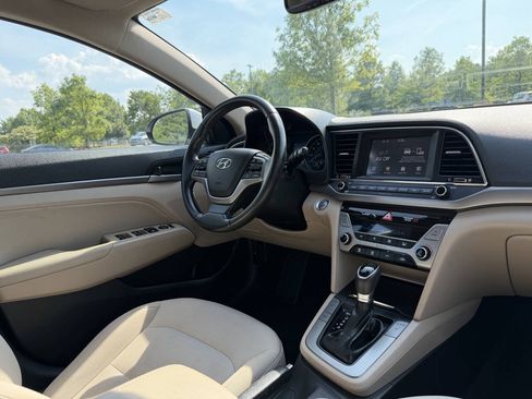 Used 2017 Hyundai Elantra Value Edition FWD image 19