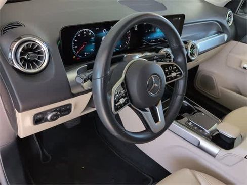 Used 2022 Mercedes-Benz GLB 250 image 10