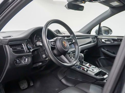 Used 2024 Porsche Macan image 4