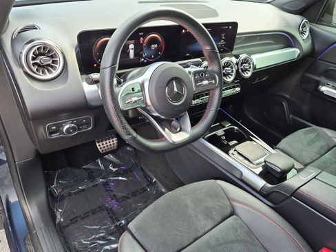 Used 2023 Mercedes-Benz GLB 250 image 10