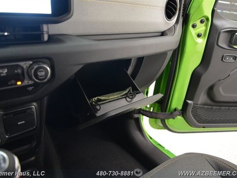 Used 2025 Jeep Wrangler Sport AWD/4WD image 33