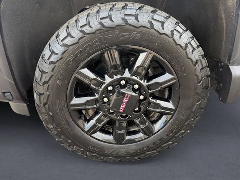 Used 2024 GMC Sierra 2500 AT4 w/ AT4 Premium Plus Package AWD/4WD image 9