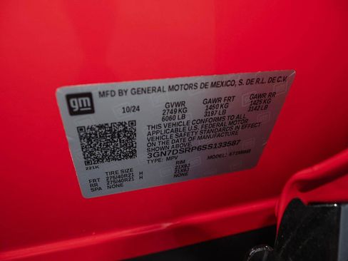 Used 2025 Chevrolet Equinox EV RS FWD image 35