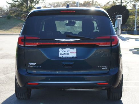 Used 2022 Chrysler Pacifica Limited image 3