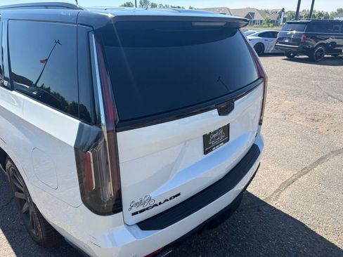 Used 2021 Cadillac Escalade Premium Luxury Platinum AWD/4WD image 16