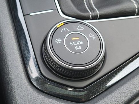 Used 2025 Volkswagen Taos SEL image 13