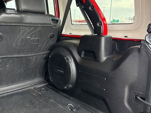 Used 2018 Jeep Wrangler Unlimited Rubicon w/ Dual Top Group image 27