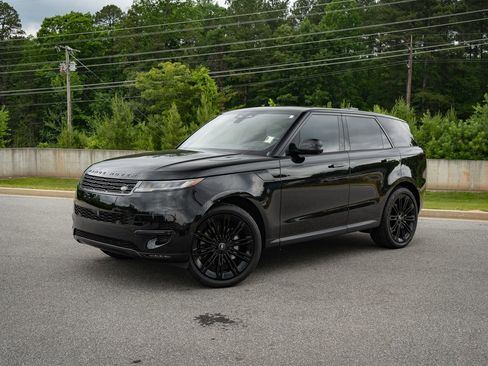 Used 2024 Land Rover Range Rover Sport SE AWD/4WD image 4