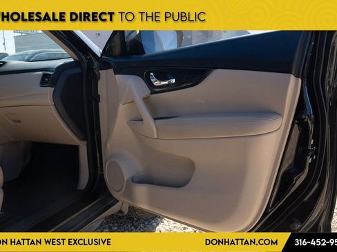 Used 2017 Nissan Rogue SV w/ SV Premium Package image 24