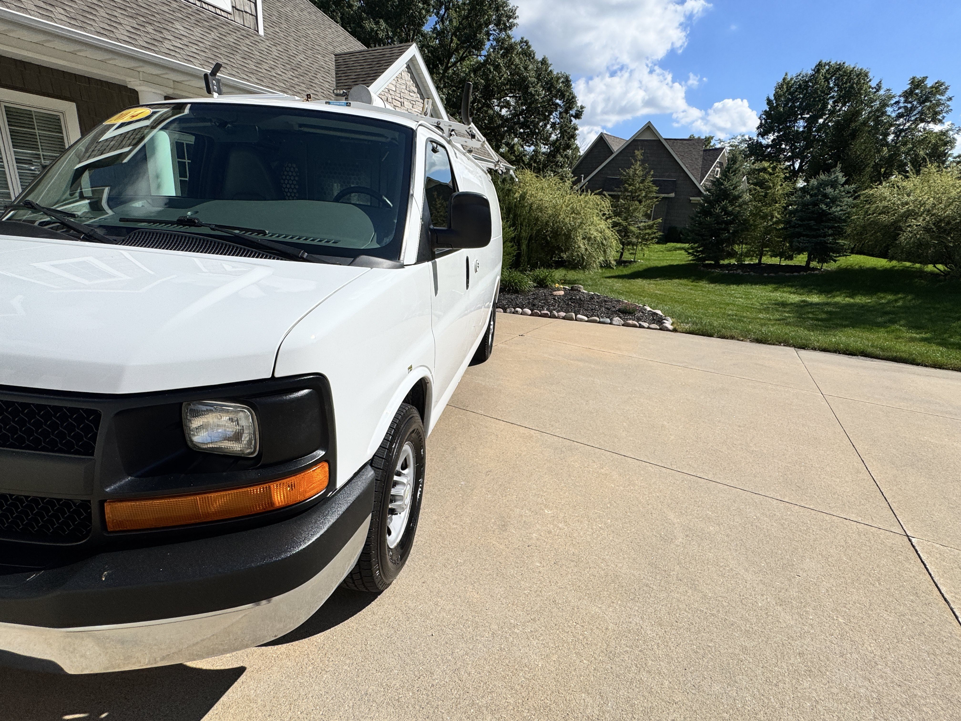 Used 2014 Chevrolet Express 2500 RWD image 32
