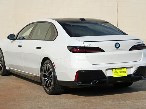 Used 2023 BMW i7 xDrive60 AWD/4WD image 63