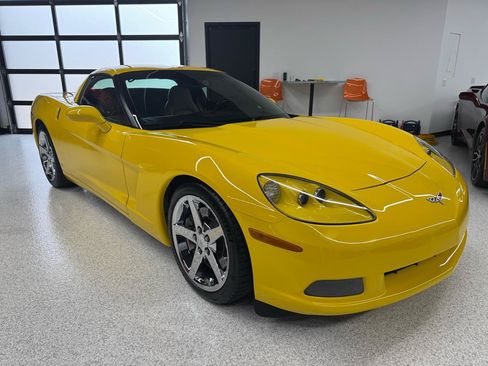 Used 2007 Chevrolet Corvette Coupe w/ Preferred Equipment Group RWD image 12
