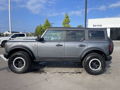 Used 2022 Ford Bronco Badlands w/ Sasquatch Package AWD/4WD image 2